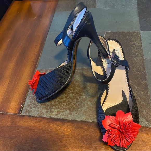 Bettie Page Shoes Ellie size 6 red flower heels - Picture 5 of 5